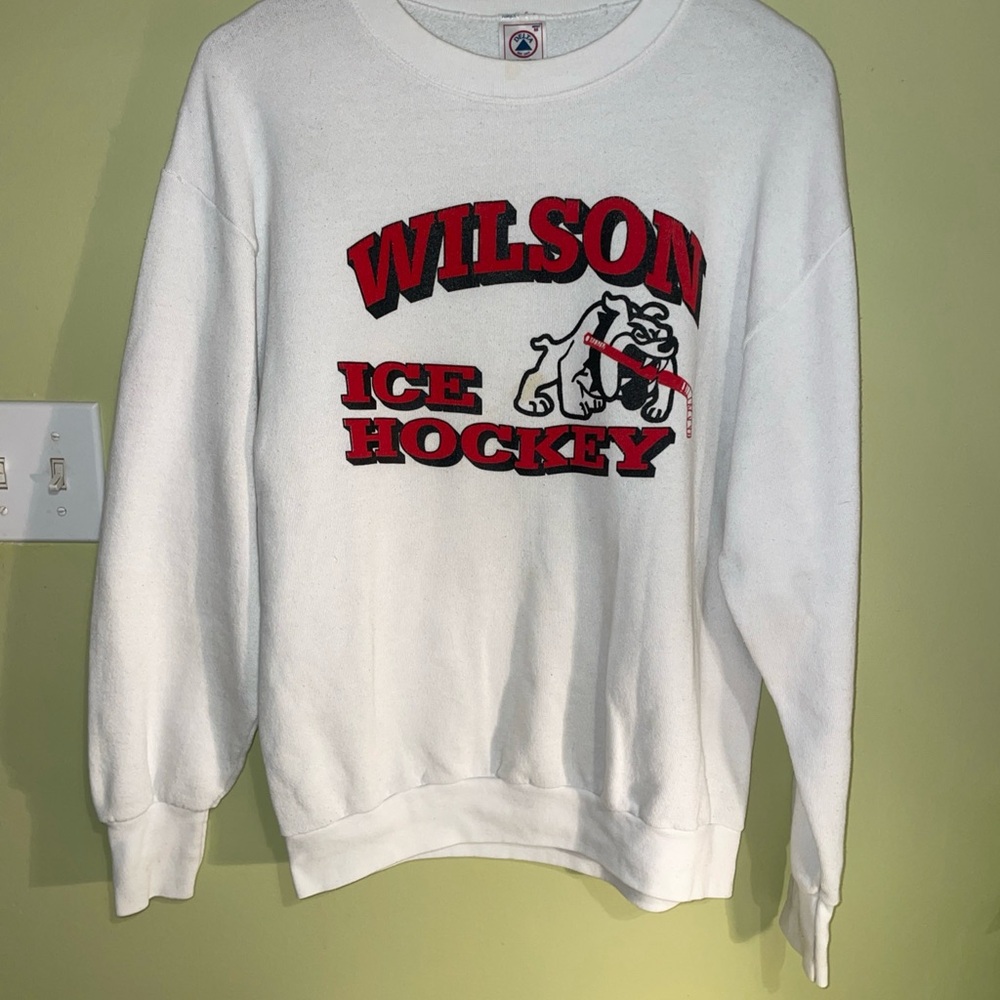 Delta White Crewneck Sweatshirt with Red Wilson Ice Hockey Graphic Vintage